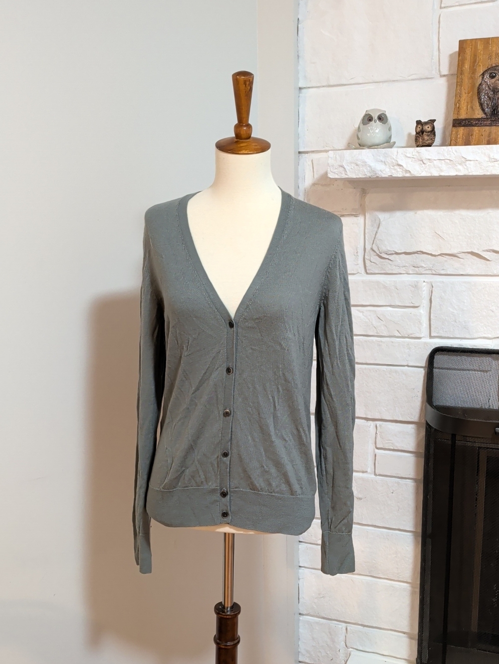 UNIQLO Extra Fine Merino Wool V-Neck Cardigan Sage Green Size S